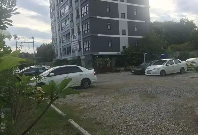 هتل Live At Home Sukhumvit 105