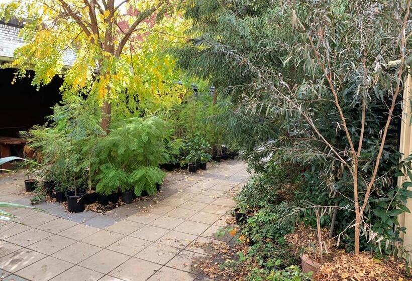 Crown Central Business District Motel   No Under 18s