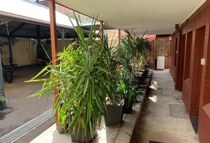 Crown Central Business District Motel   No Under 18s