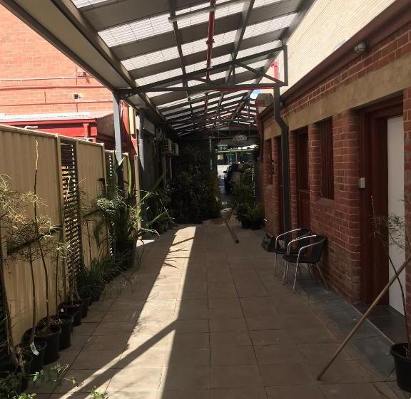 Crown Central Business District Motel   No Under 18s