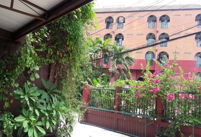 هتل Baan Khun Mae Apartment