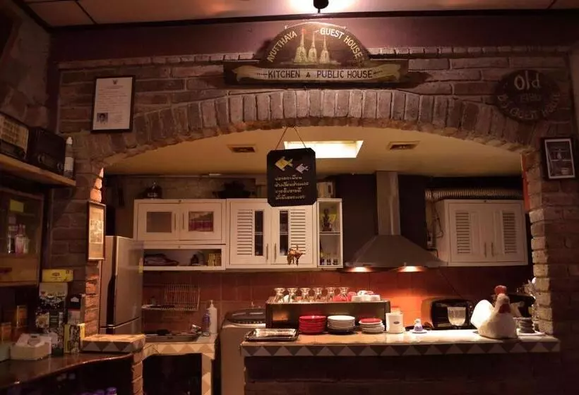 ホテル Brickhouse Ayutthaya Guesthouse Est 1986