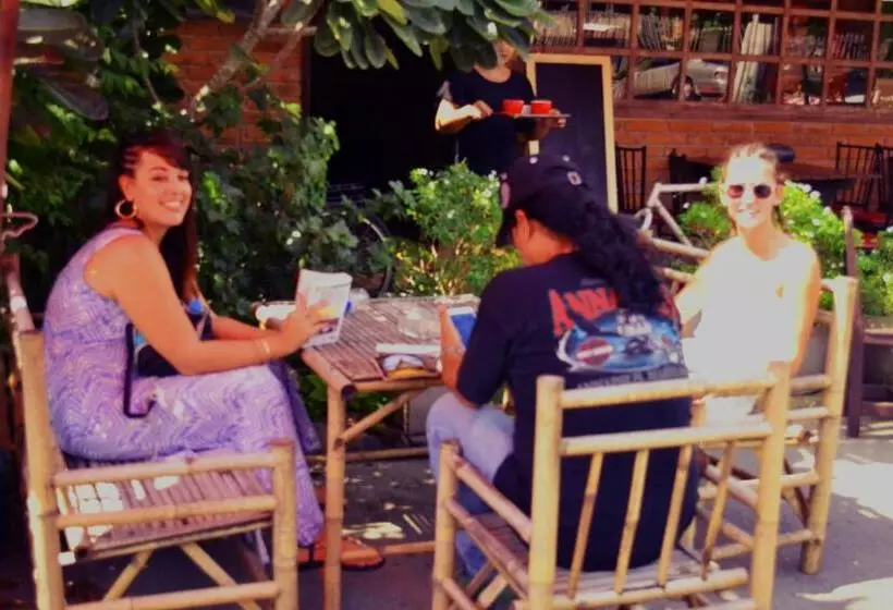 ホテル Brickhouse Ayutthaya Guesthouse Est 1986