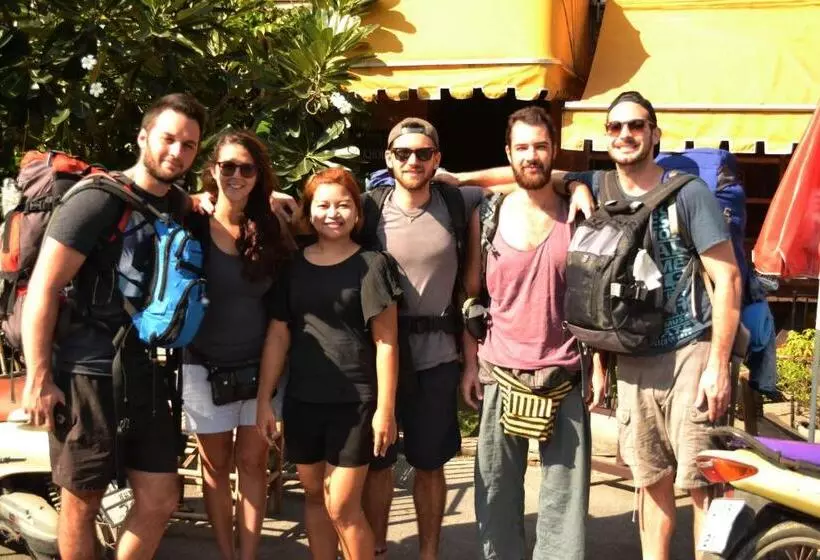 ホテル Brickhouse Ayutthaya Guesthouse Est 1986