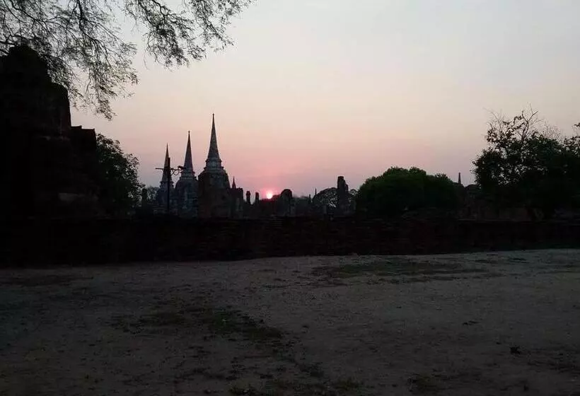 ホテル Brickhouse Ayutthaya Guesthouse Est 1986