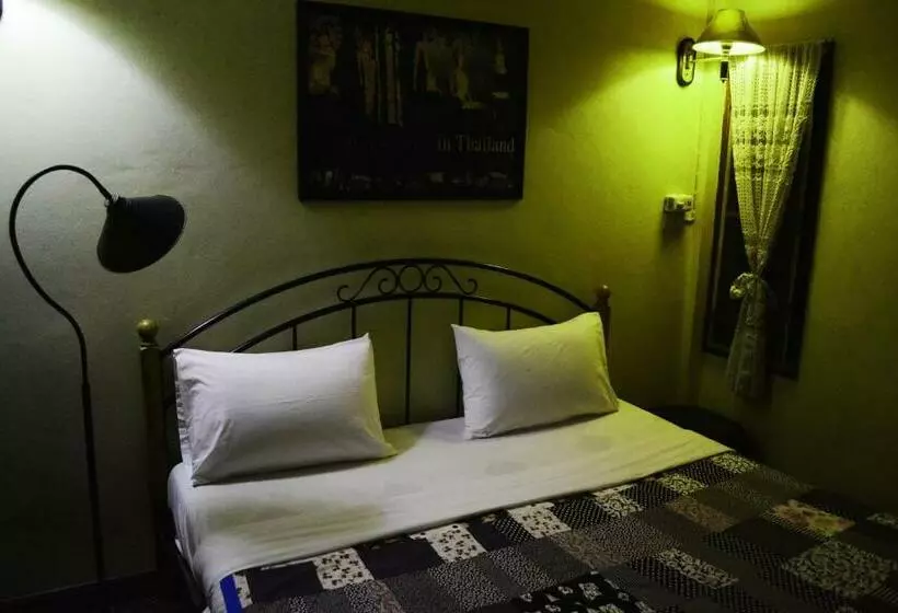 ホテル Brickhouse Ayutthaya Guesthouse Est 1986