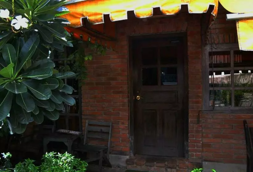 ホテル Brickhouse Ayutthaya Guesthouse Est 1986