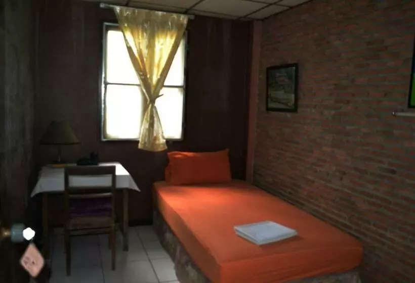 ホテル Brickhouse Ayutthaya Guesthouse Est 1986