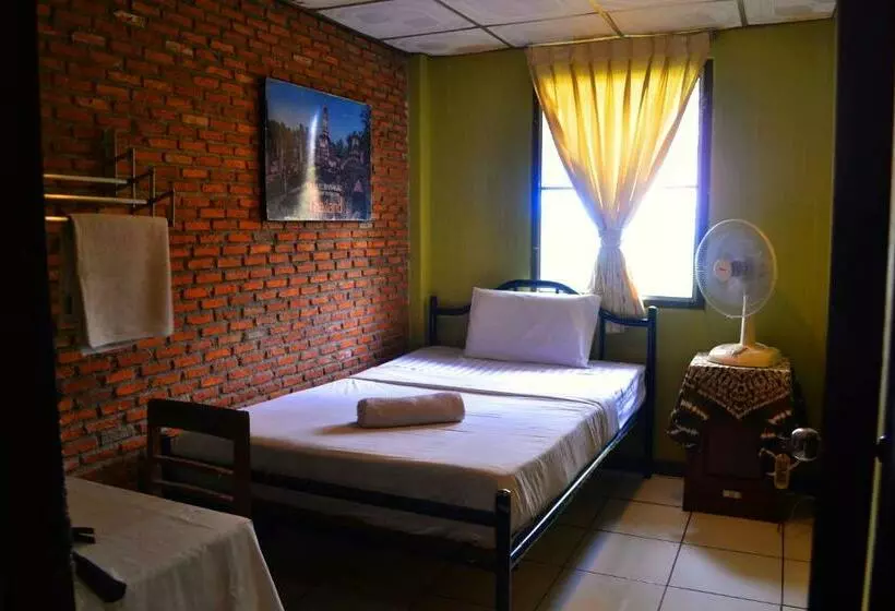 ホテル Brickhouse Ayutthaya Guesthouse Est 1986