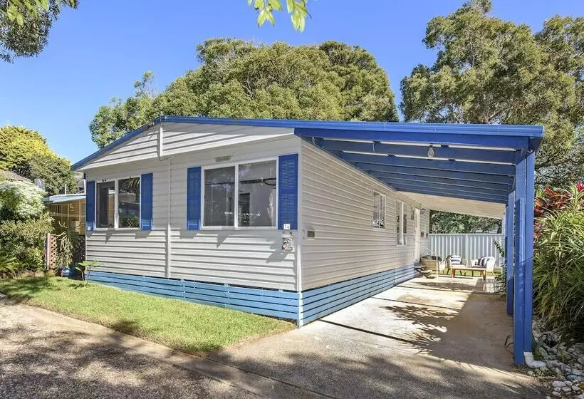 Hotelli Flynns Beach Caravan Park