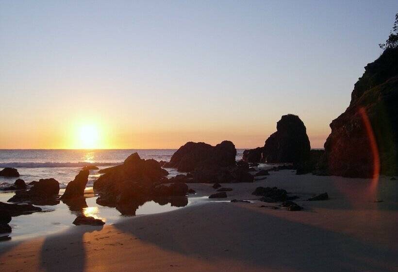 בית מלון כפרי Flynns Beach Caravan Park