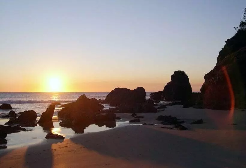 Hotelli Flynns Beach Caravan Park