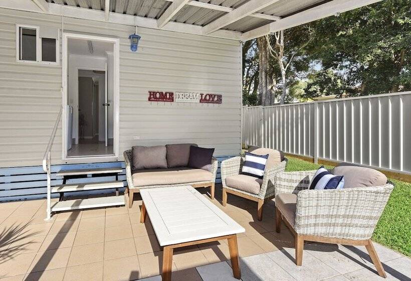 בית מלון כפרי Flynns Beach Caravan Park