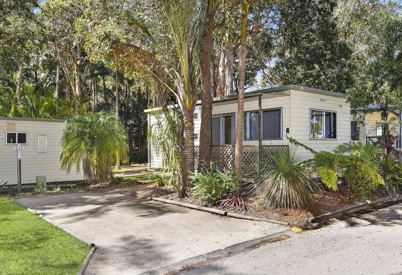 בית מלון כפרי Flynns Beach Caravan Park