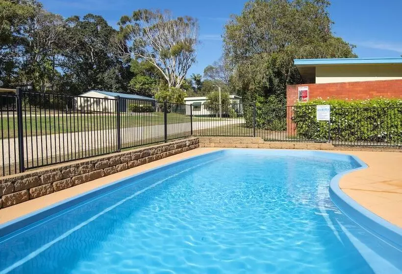 Hotelli Flynns Beach Caravan Park