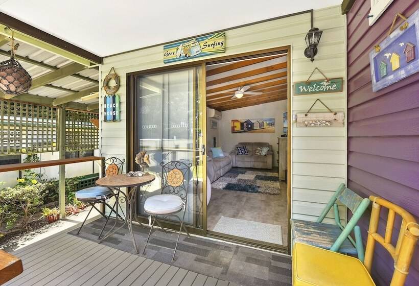 בית מלון כפרי Flynns Beach Caravan Park