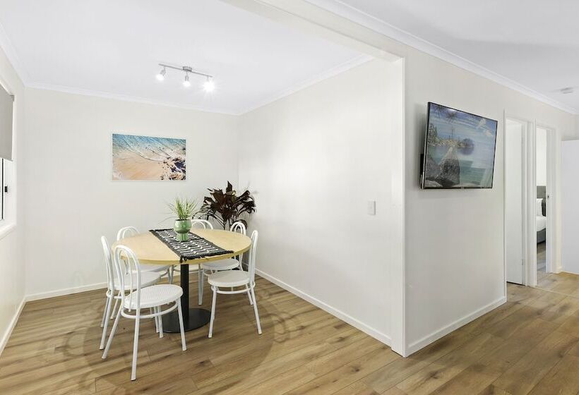 בית מלון כפרי Flynns Beach Caravan Park