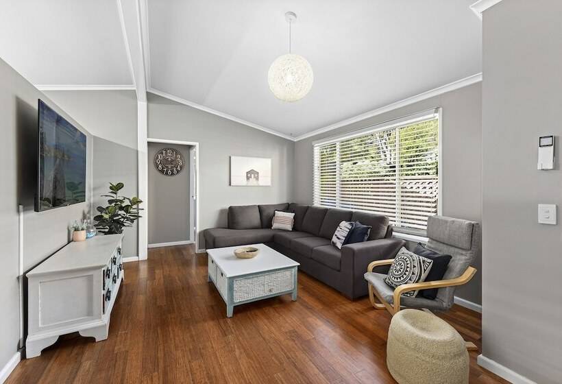 בית מלון כפרי Flynns Beach Caravan Park