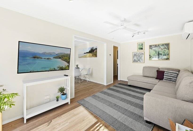 בית מלון כפרי Flynns Beach Caravan Park