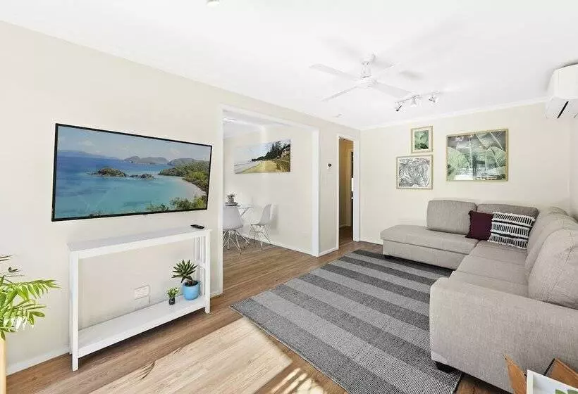 Hotelli Flynns Beach Caravan Park