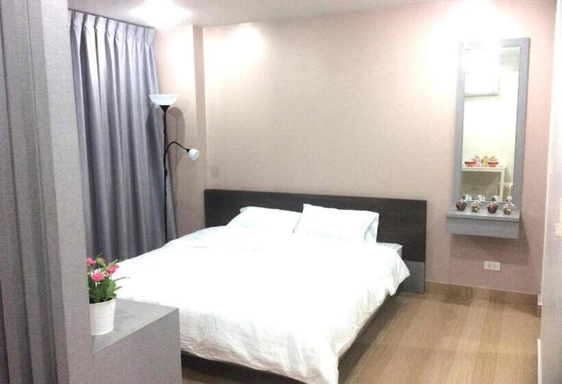 هتل Live At Home Sukhumvit 105