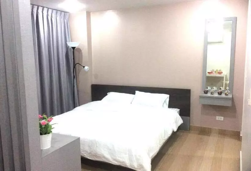 هتل Live At Home Sukhumvit 105