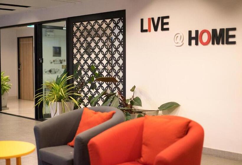 هتل Live At Home Sukhumvit 105