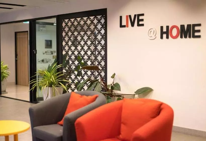 هتل Live At Home Sukhumvit 105