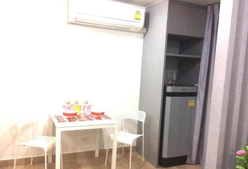 هتل Live At Home Sukhumvit 105