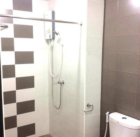 هتل Live At Home Sukhumvit 105