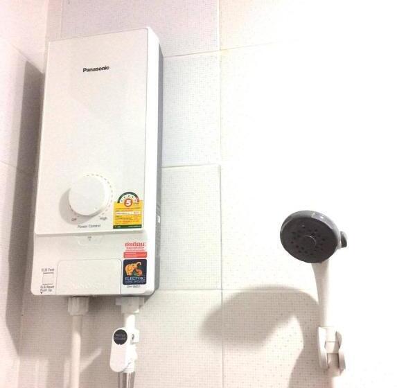 هتل Live At Home Sukhumvit 105