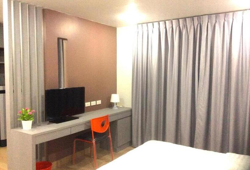 هتل Live At Home Sukhumvit 105