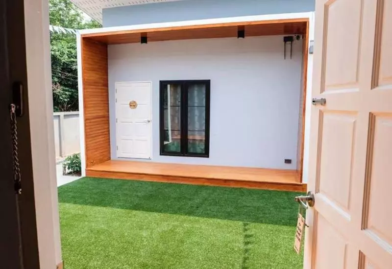هتل To The Moon Bed And Breakfast