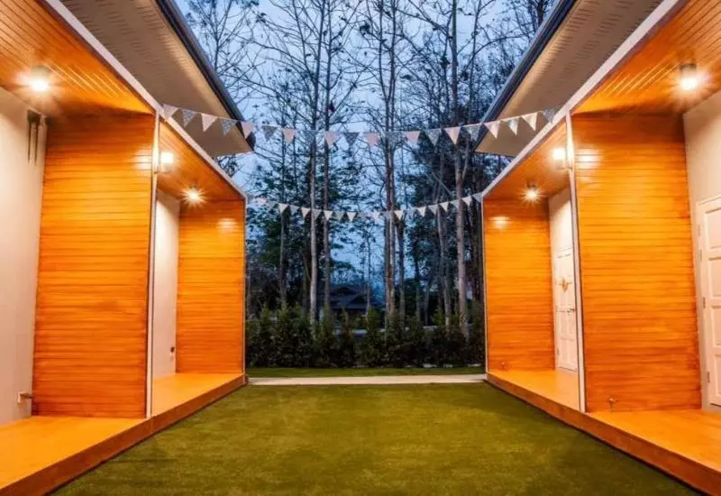 هتل To The Moon Bed And Breakfast