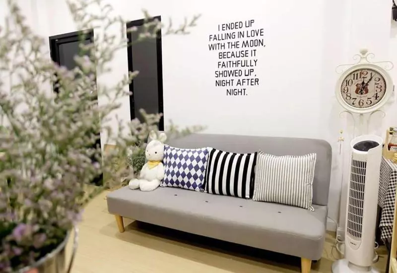 هتل To The Moon Bed And Breakfast