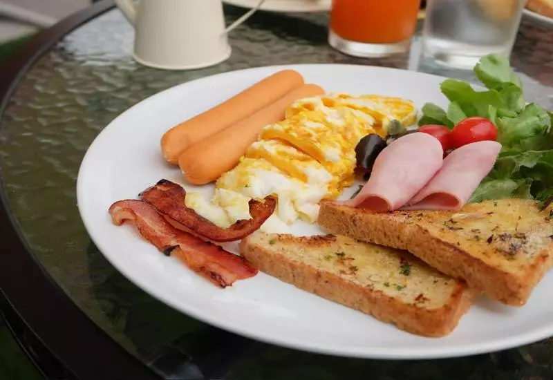 هتل To The Moon Bed And Breakfast