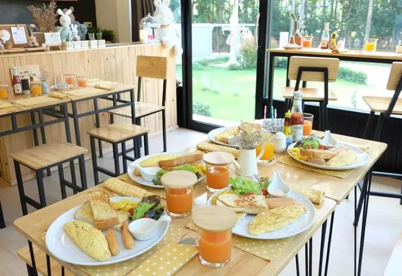 هتل To The Moon Bed And Breakfast