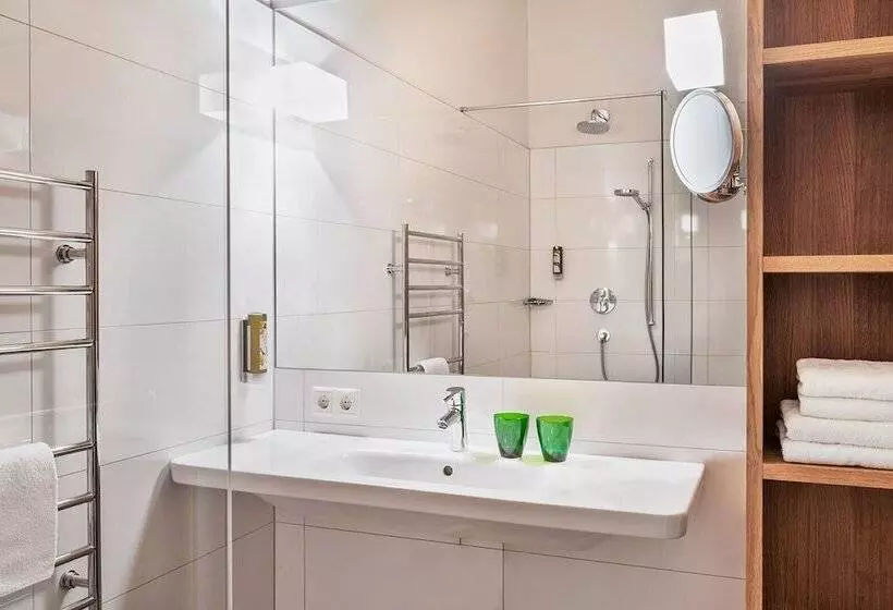 Natürlich Hell. Aparthotel & Camping