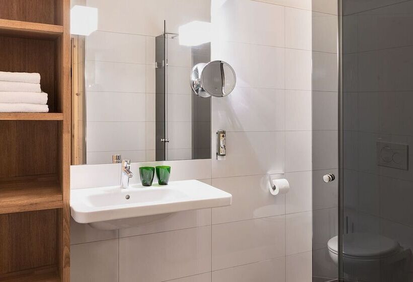 Natürlich Hell. Aparthotel & Camping