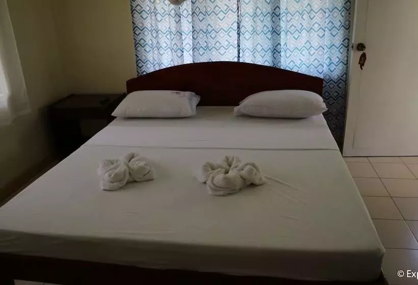 Hotelli Caves Dive Resort