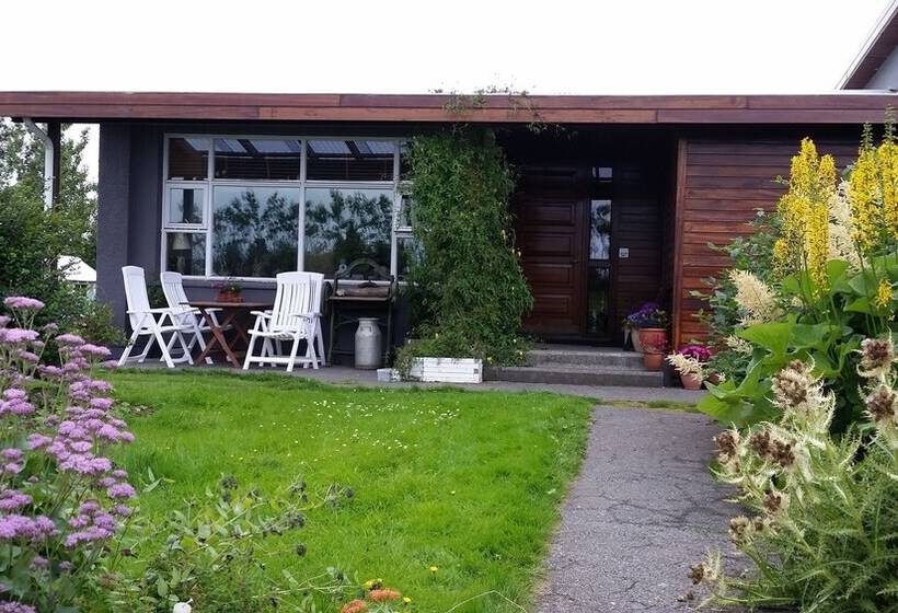 هتل Dilksnes Guesthouse