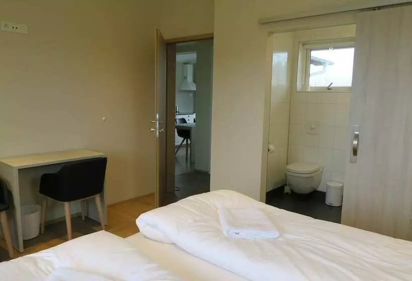 هتل Dilksnes Guesthouse