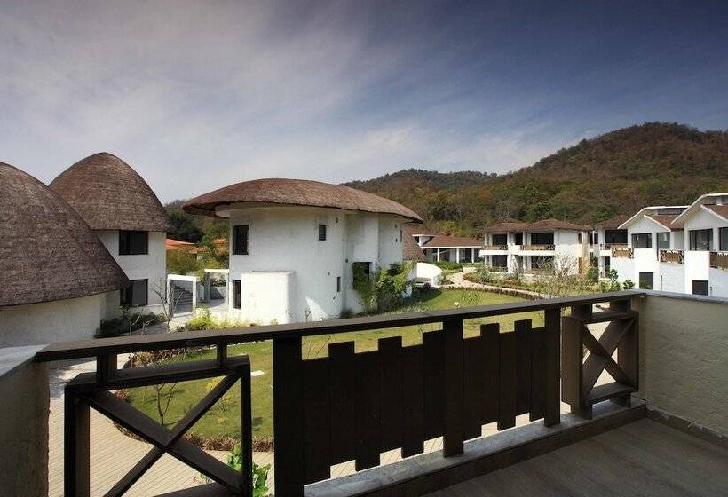 هتل Lemon Tree Premier Corbett