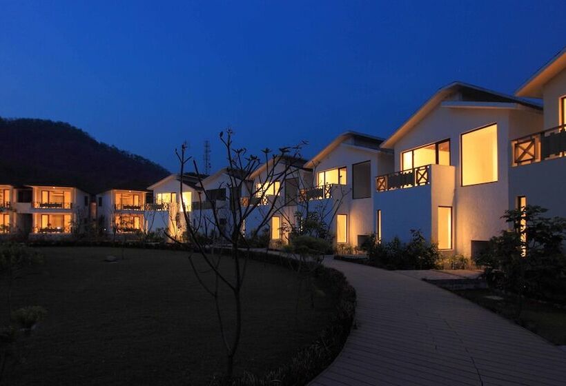 هتل Lemon Tree Premier Corbett