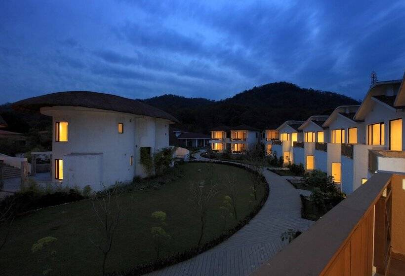 هتل Lemon Tree Premier Corbett