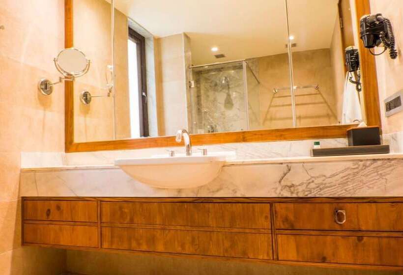 هتل Lemon Tree Premier Corbett