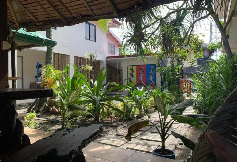 בית מלון כפרי Old Parola Seaside Inn