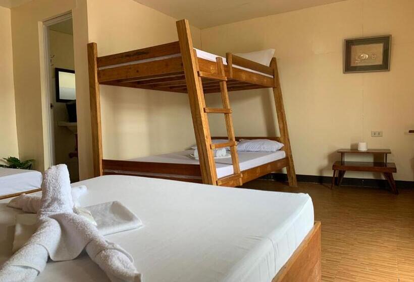 בית מלון כפרי Old Parola Seaside Inn