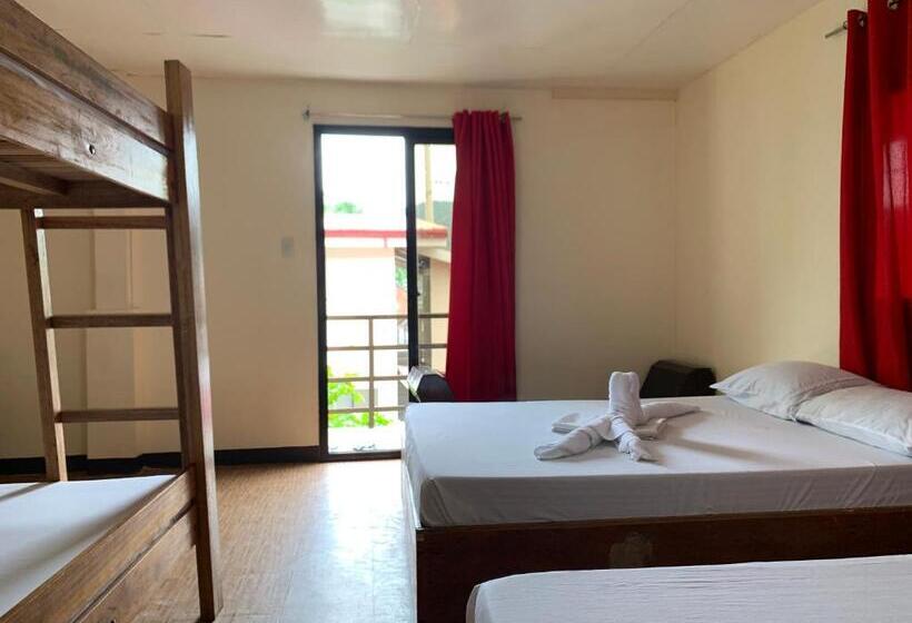 בית מלון כפרי Old Parola Seaside Inn