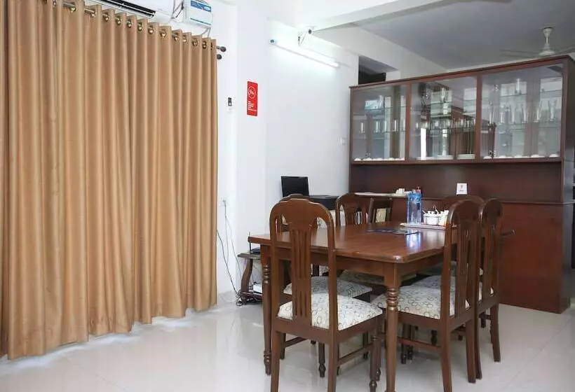 ホテル OYO 10130 Felicity INN Nungambakkam